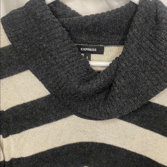 Women’s Express turtleneck full body small sweater - Picture 2 of 5